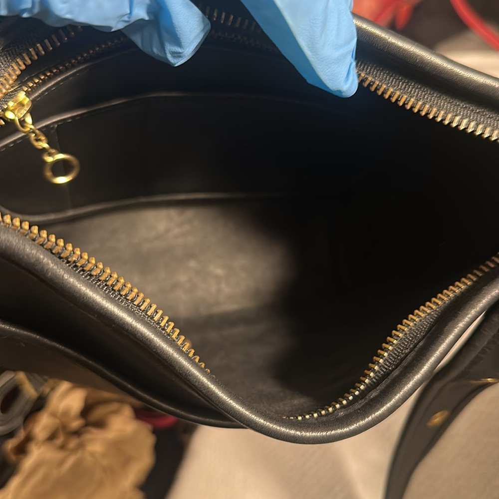 Iconic Coach
Legacy Black Leather Shoulder Bag. - Picture 6 of 14